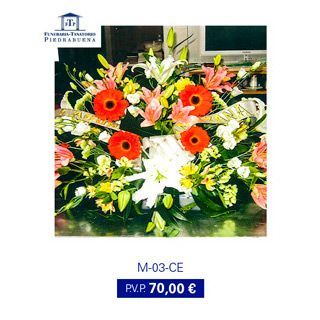 Arreglo floral funerario con gerberas naranjas, lirios blancos y otras flores de colores, con un precio de 70,00€.