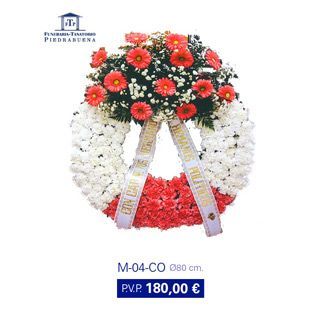 Corona funeraria con flores rojas y blancas, cinta y etiqueta con precio.