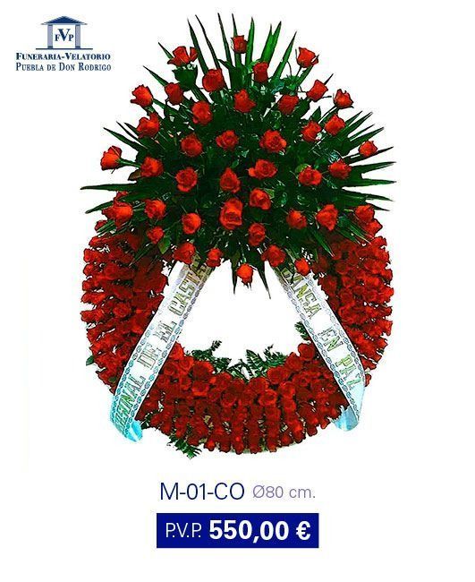 Una corona de rosas rojas y claveles con un precio de 550,00 euros