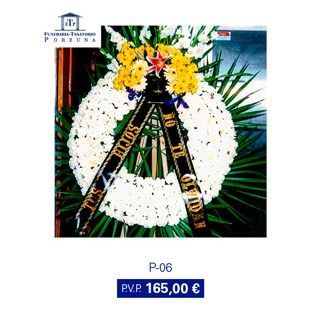 Corona funeraria con flores blancas, detalles amarillos y cinta negra. Precio: 165,00 €.