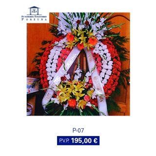 Corona funeraria con flores rojas, blancas y amarillas, adornada con cintas, con un precio de 195,00€.