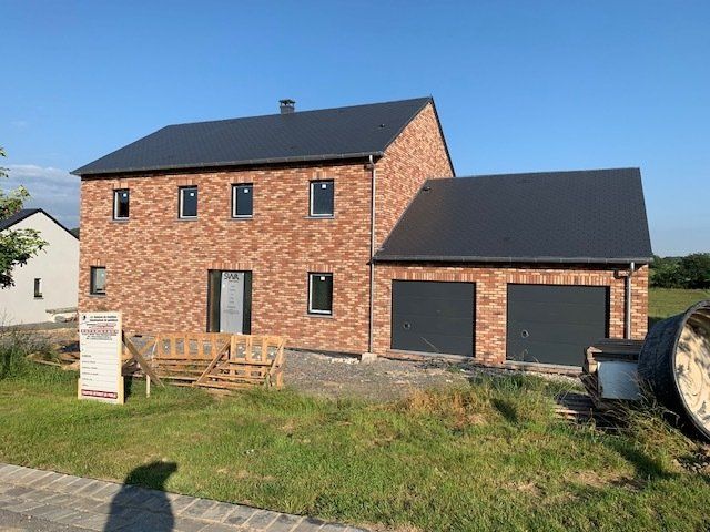 Maison avec étage en brique de parement