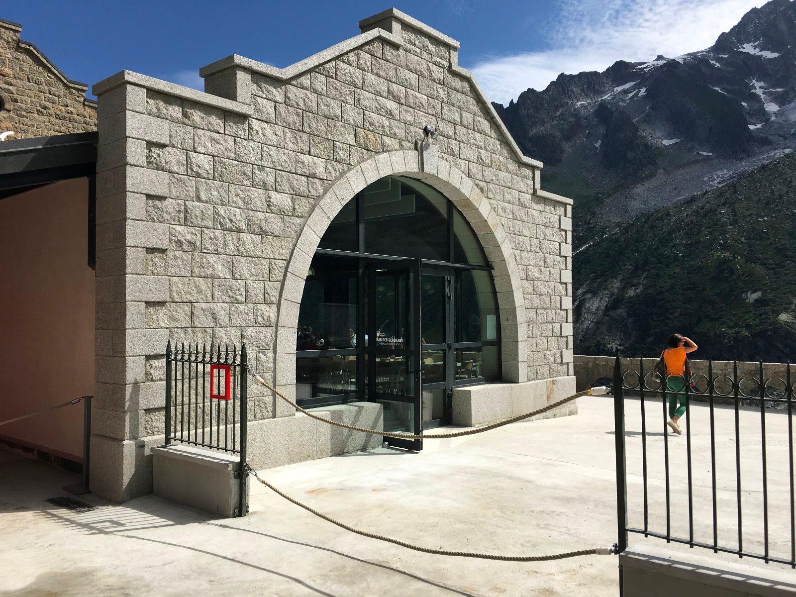Voute en granit du Mont-Blanc (gare du Montenvers) granits du mont blanc