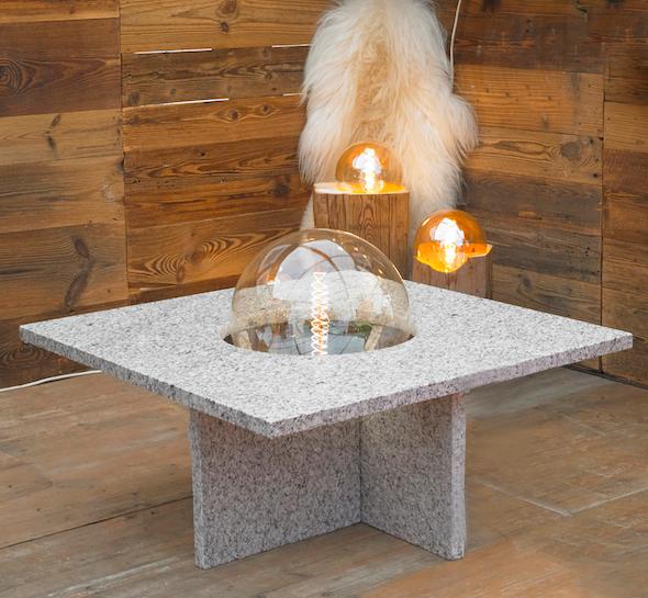 Création du designer FABRICE PELTIER : table en granit du Mont-Blanc et ampoule led