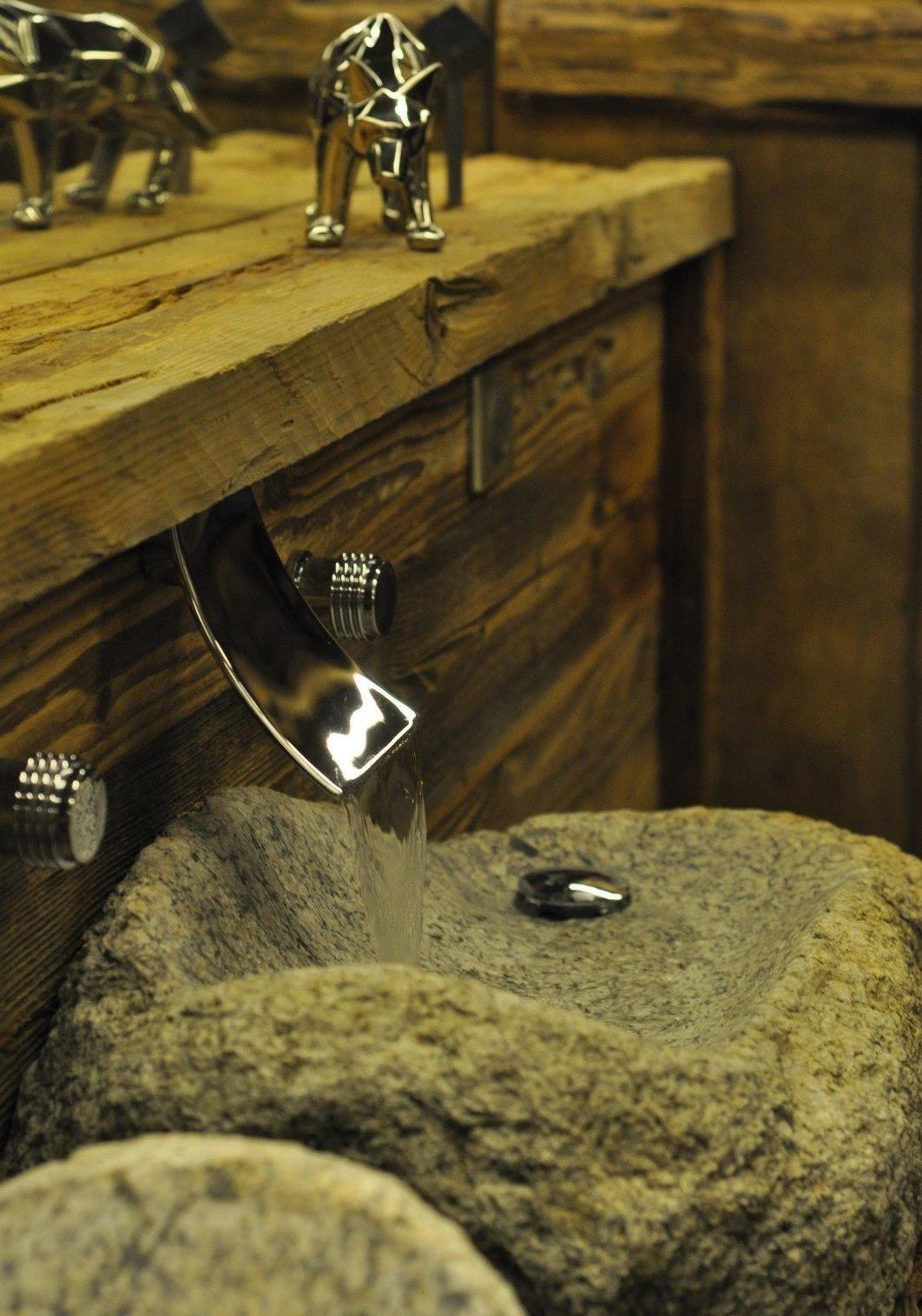 Vasque de salle de bain en bloc erratique du Mont-Blanc  granits du mont blanc