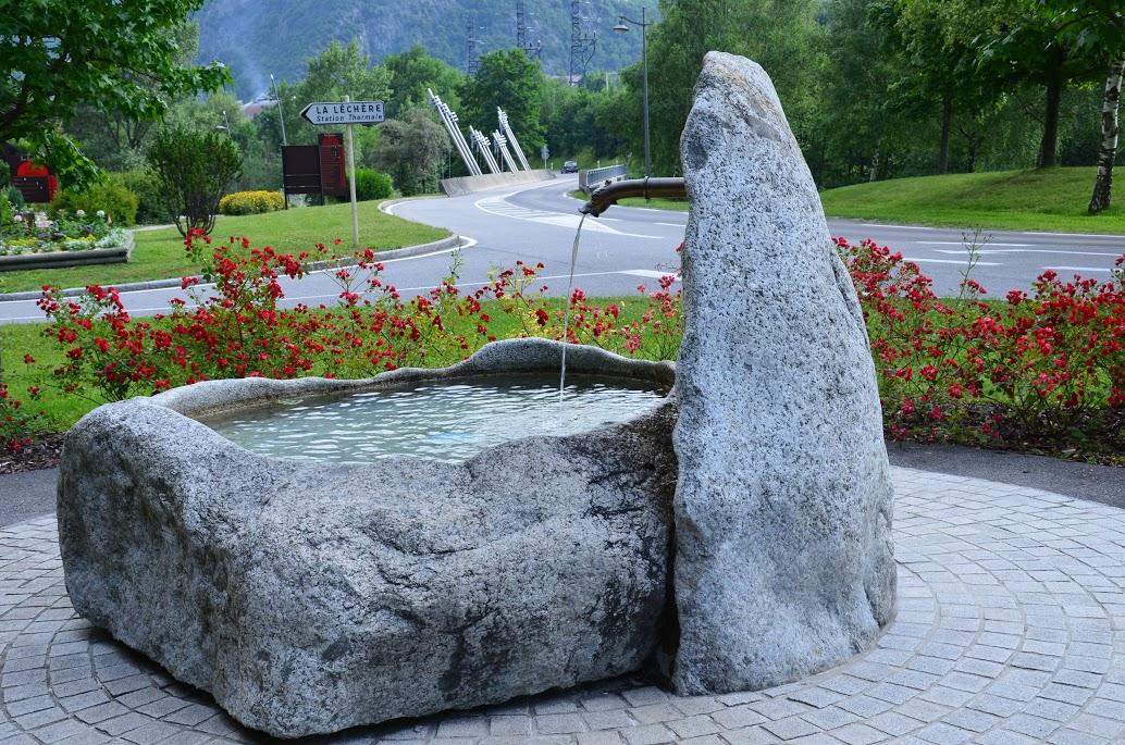 Fontaines, lavoirs, jardinières vallée de l'Arve granits du mont blanc