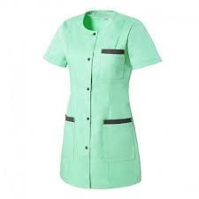 Une blouse vert eau
