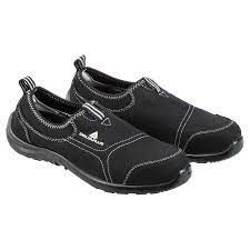 Une paire de chaussures noire