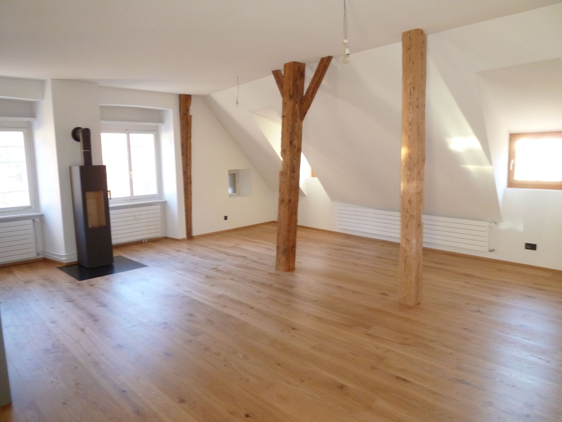 Sonderegger Schreinerei/Montagen | Innenausbau-Türen-Fenster-Küchen-Schränke-Böden-Umbau