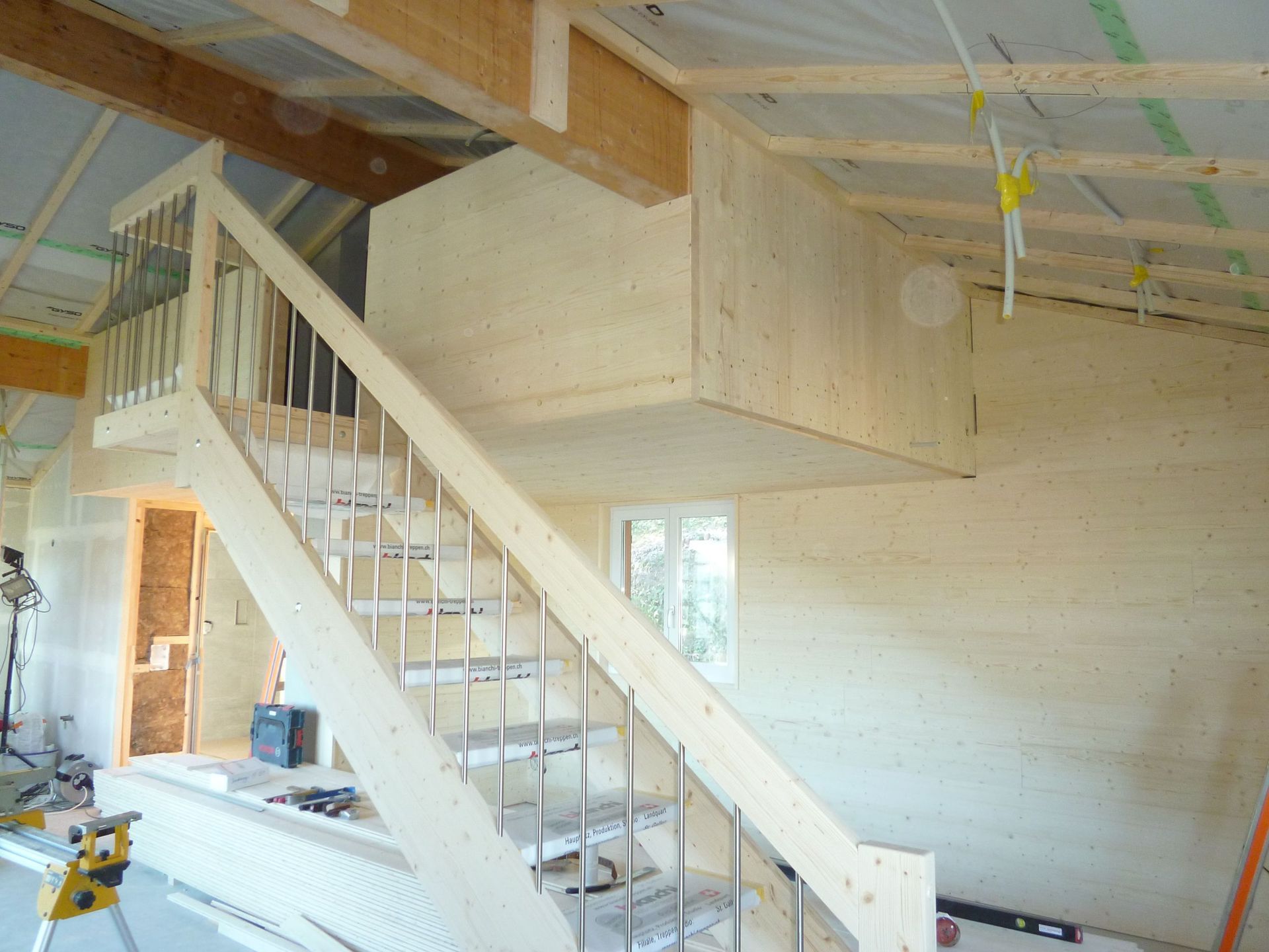 Sonderegger Schreinerei/Montagen | Innenausbau-Türen-Fenster-Küchen-Schränke-Böden-Umbau