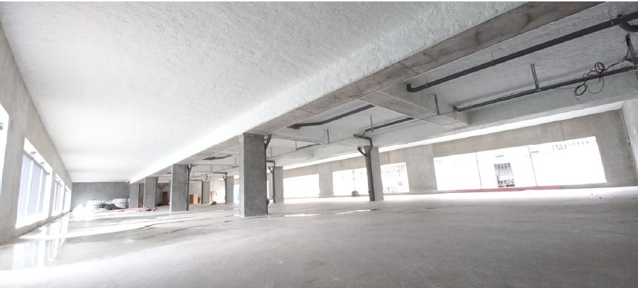 Pose d'isolant extérieur sur la façade d'un bâtiment