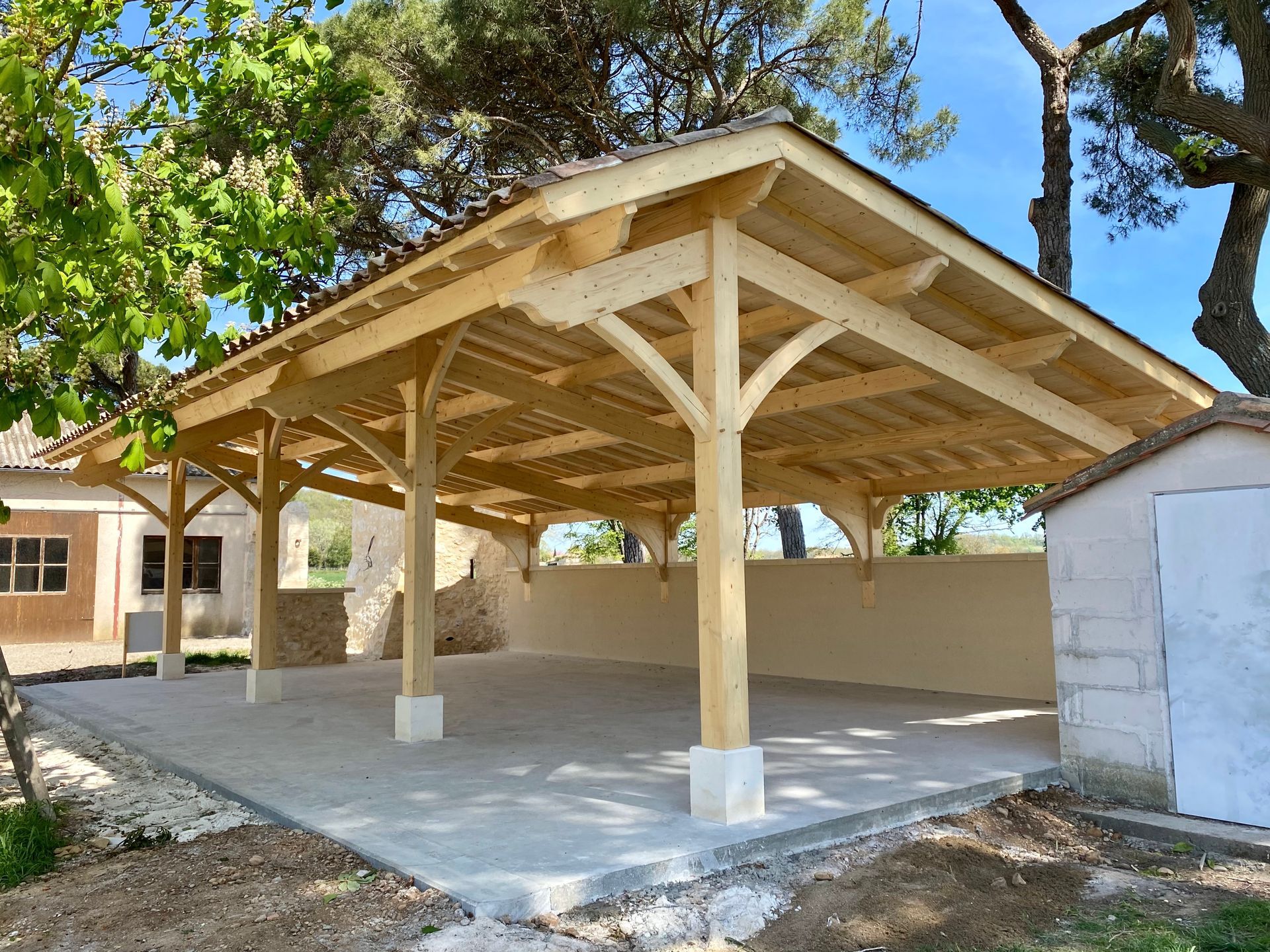 Grand abri en ossature bois