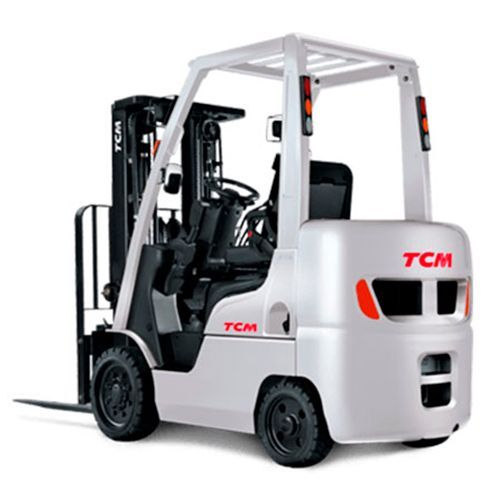 Una carretilla elevadora tcm blanca está sentada sobre un fondo blanco.