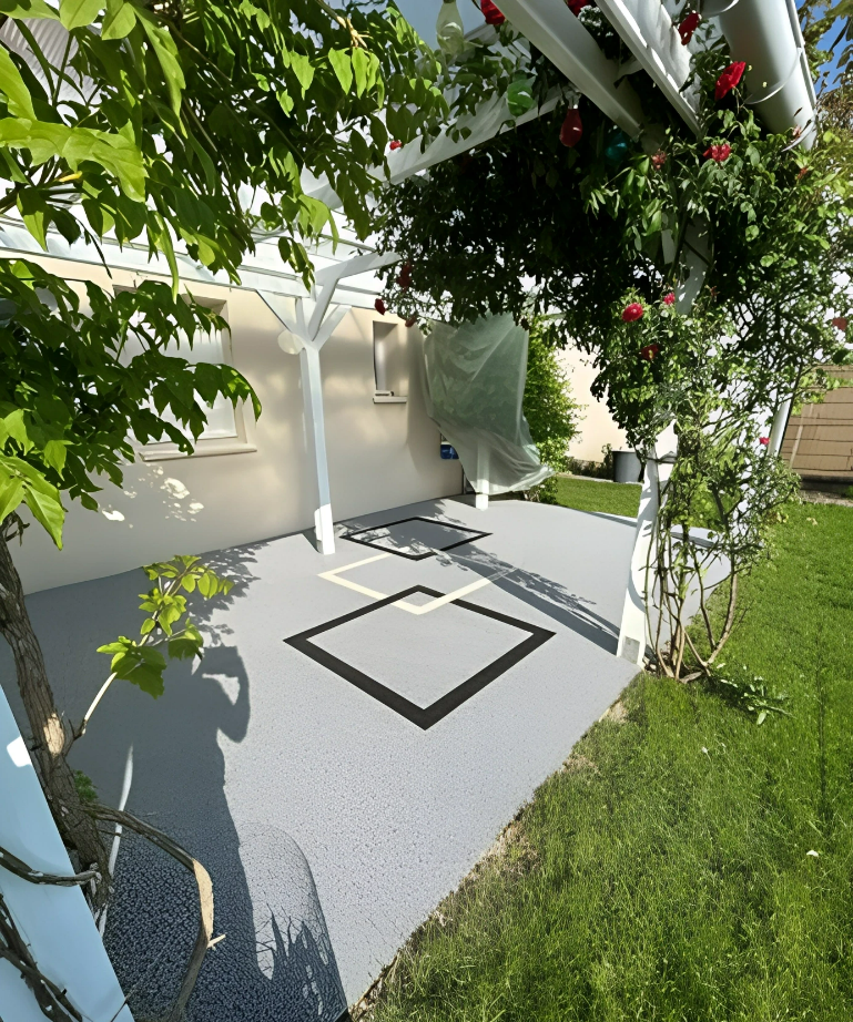 Moquette de pierre avec des motifs carrés