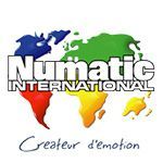 Logo de Numatic International : carte du monde colorée avec le texte Numatic International.