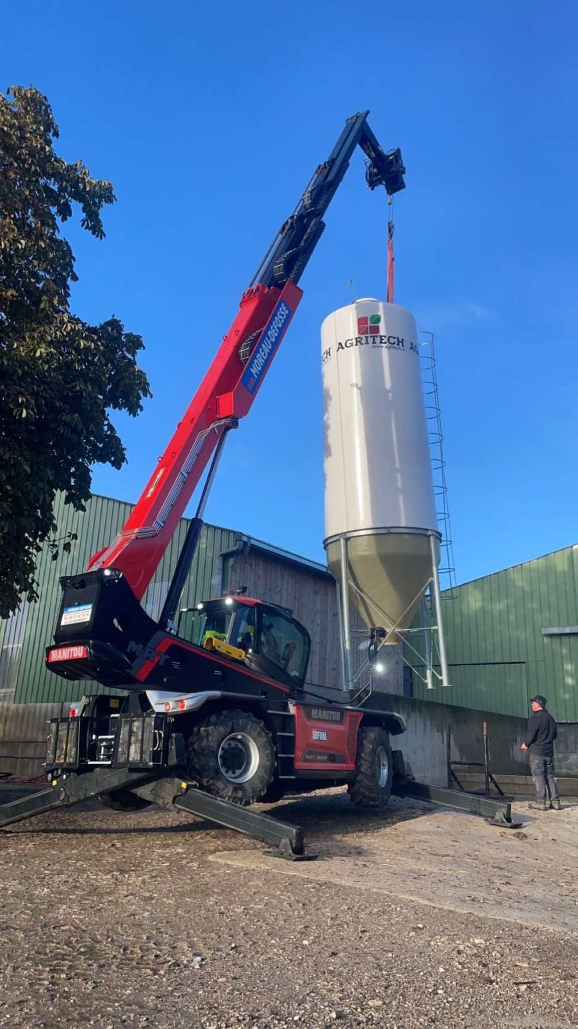 Grue de levage MRT 2660 pour installation de silo agricole