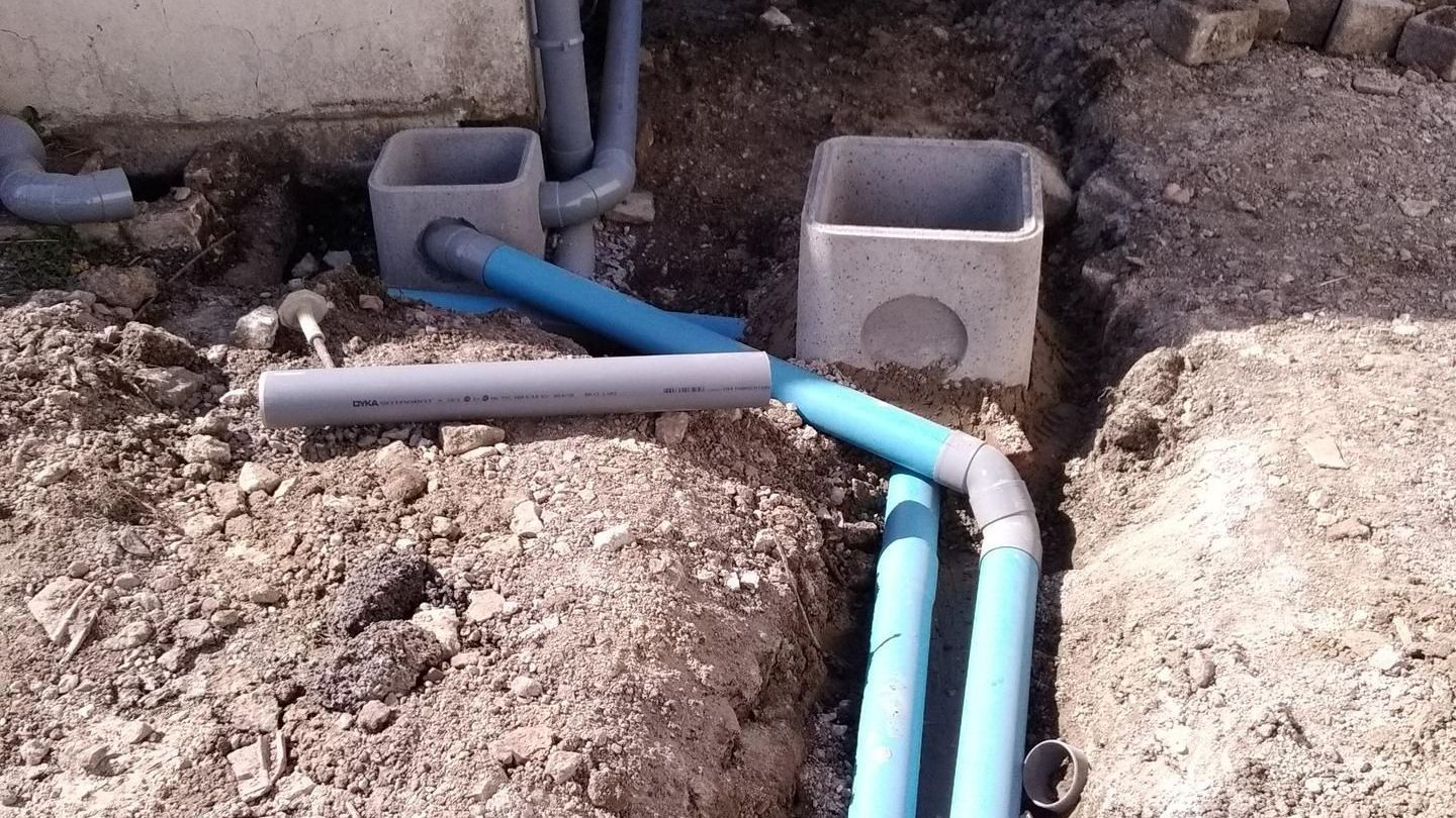 Pose de boîtes de drainage et tuyaux PVC