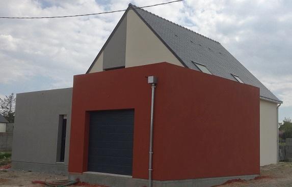 Enduit gratté d'une maison individuelle avec teinte différente