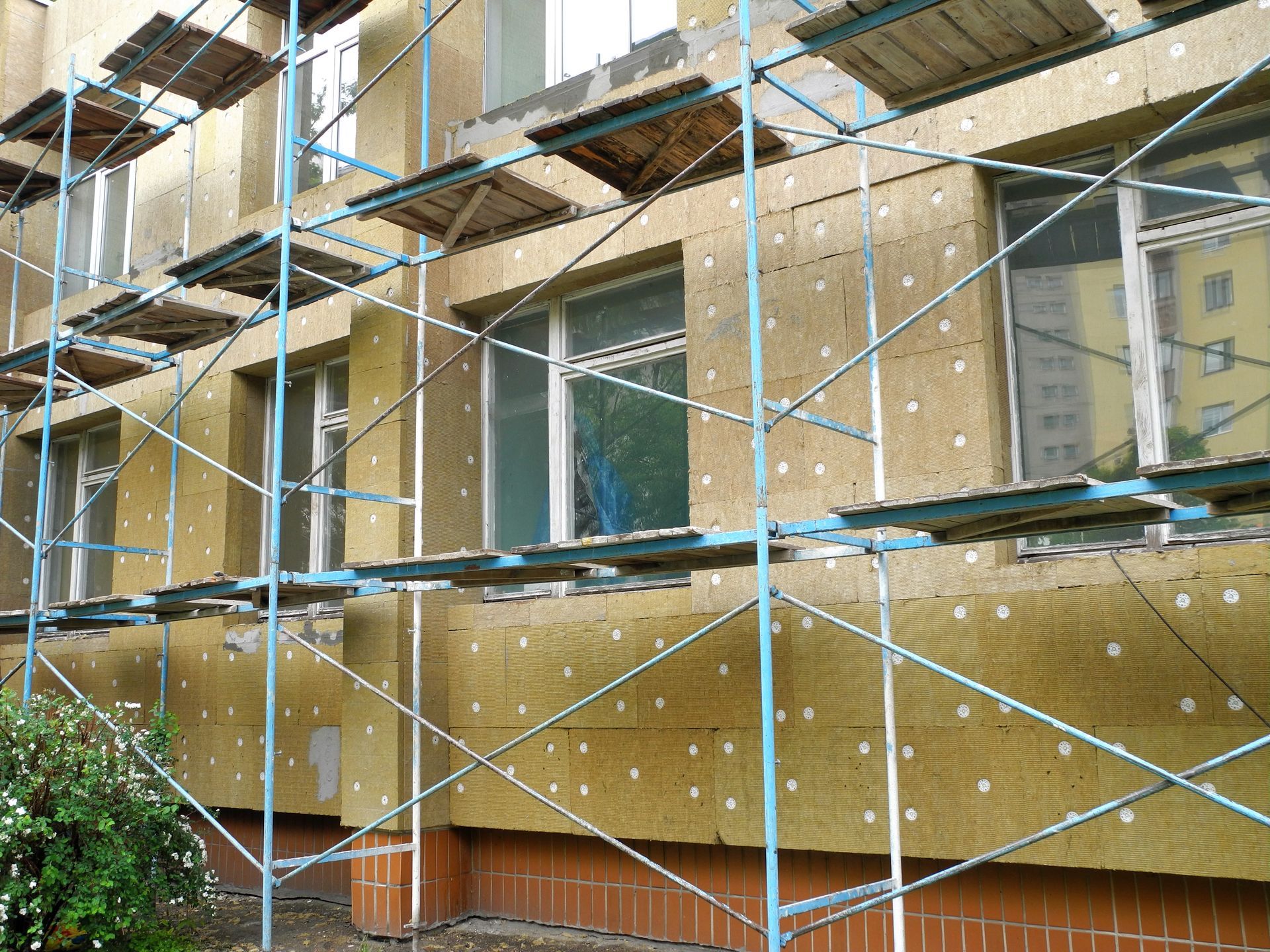 Isolation de façade avec un échaffaudage