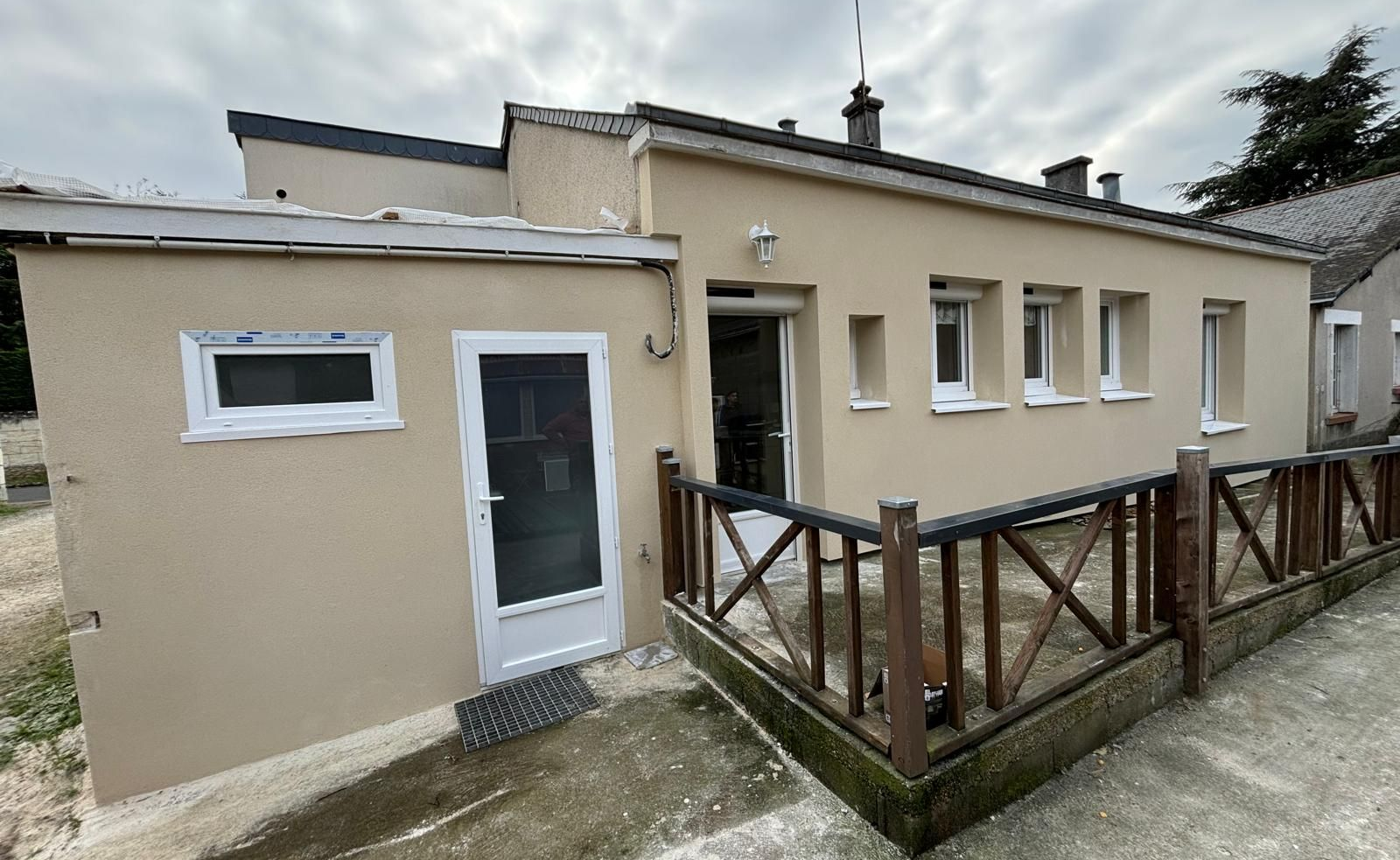 Ravalement de façade sur Saumur Maison après entretien de façade à Saumur