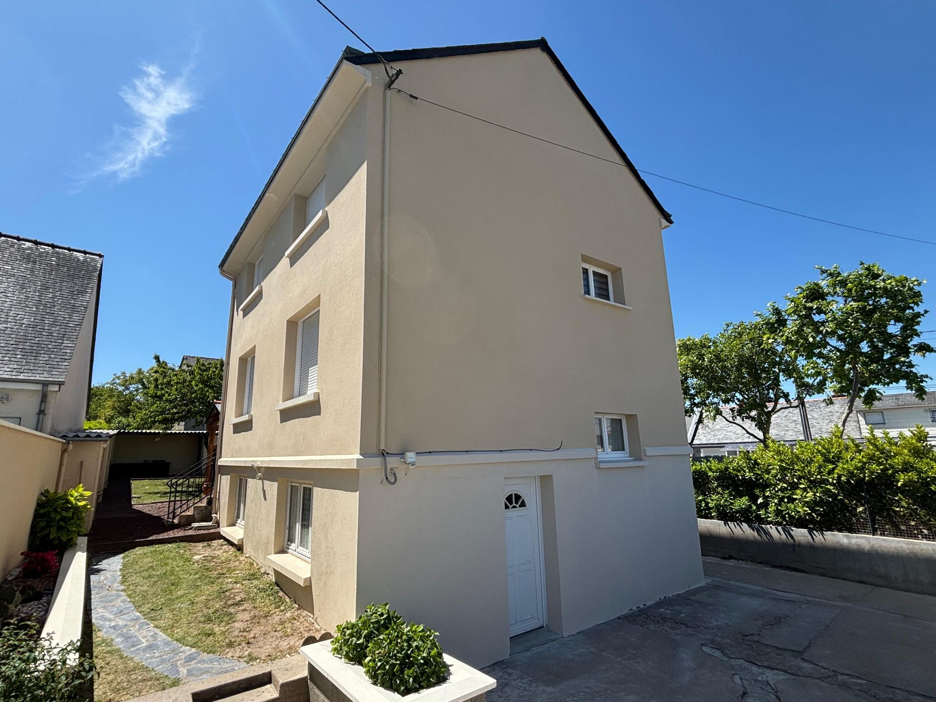 Maison après entretien de façade