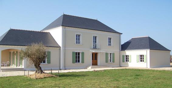 Enduit gratté + modelé nature sur pavillon neuf