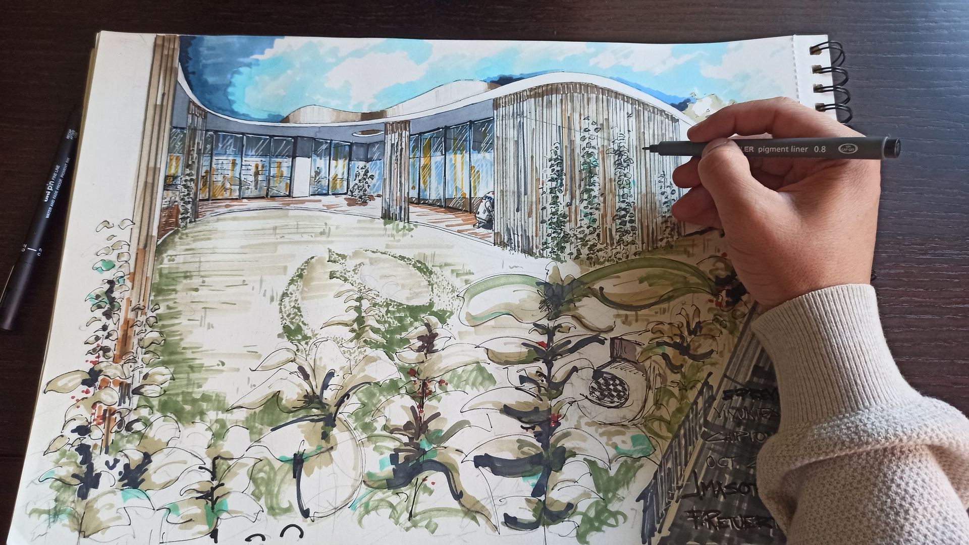 Una mano dibujando un dibujo arquitectónico en acuarela de un edificio con plantas.