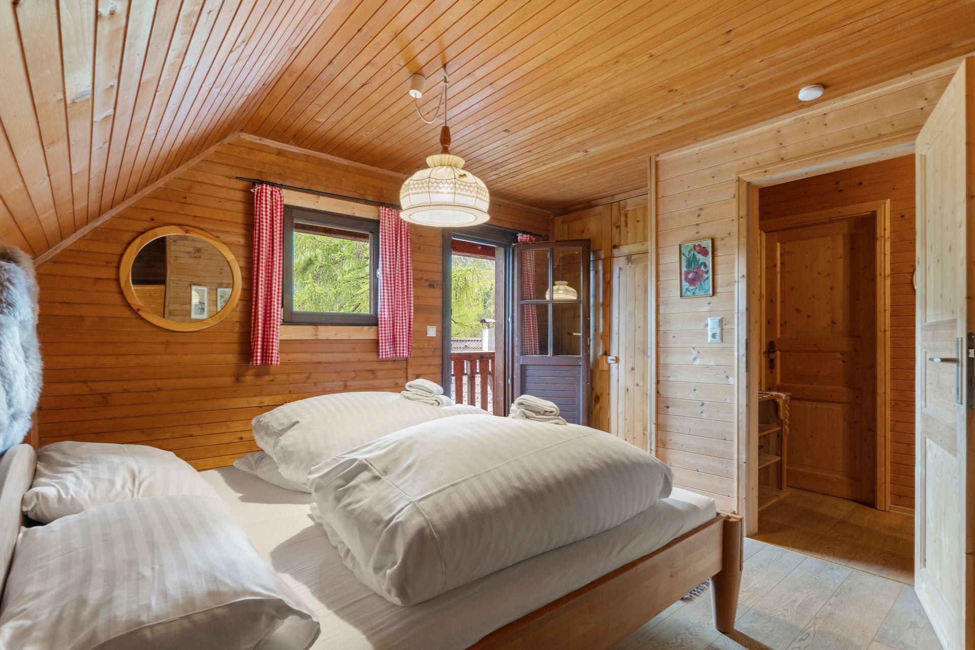 Schlafzimmer, Hütte, Berghütte, Balkon, Doppelbett, Alm