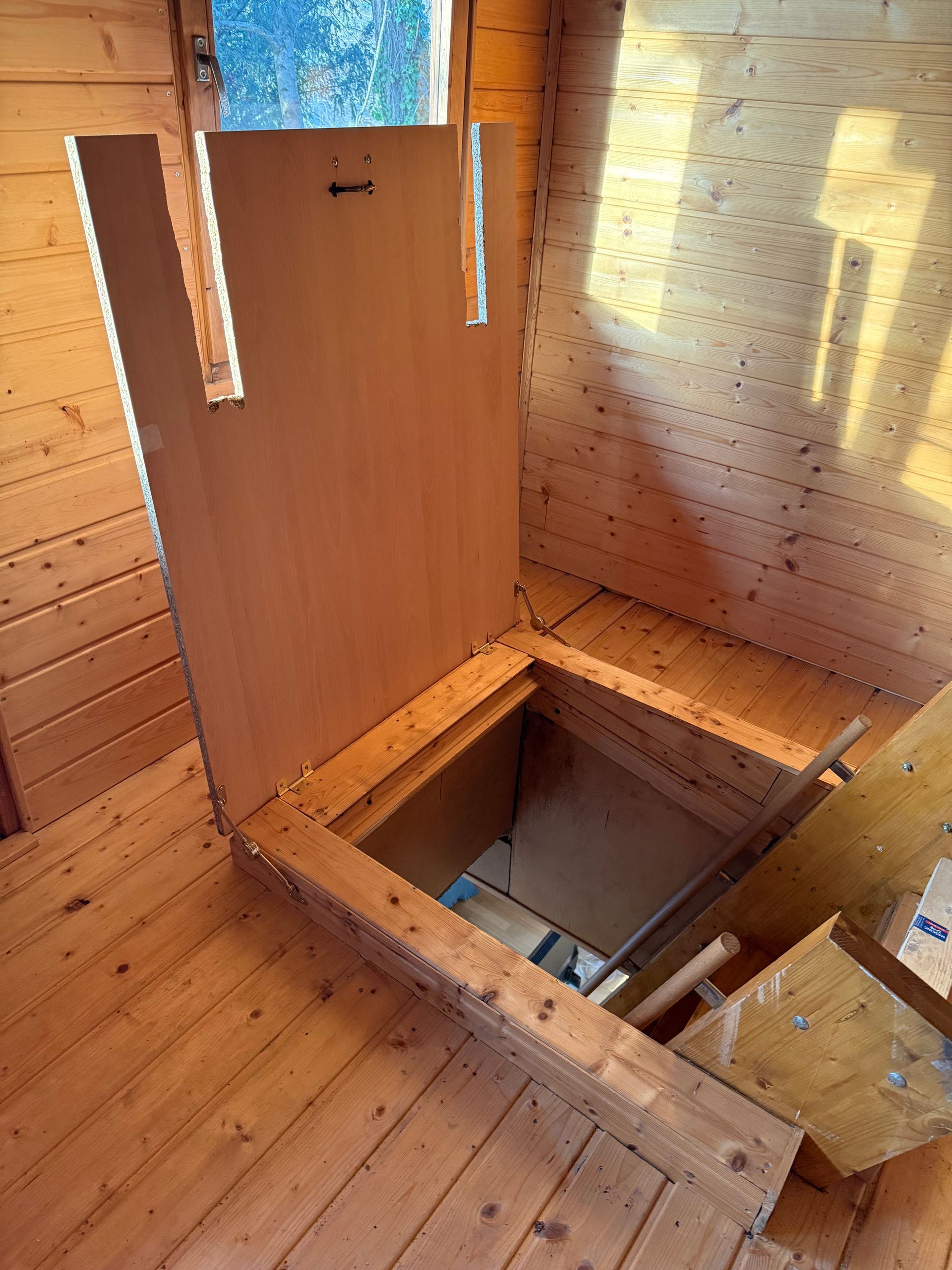 Travaux de rénovation, montage de meuble, bouchage de trou, menu travaux réalisés par Jilou Service