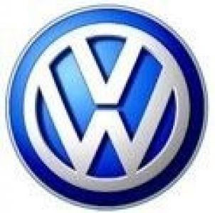 Volkswagen-Logo: blau-silbernes, kreisförmiges VW-Emblem
