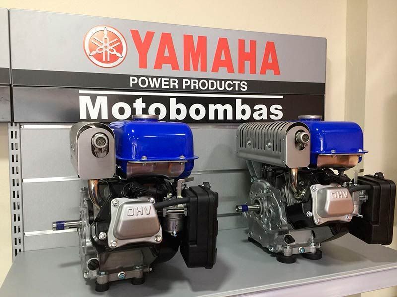 Se exhiben dos motobombas Yamaha Power Products.