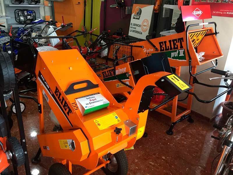 Una máquina naranja con la palabra eliet escrita en ella