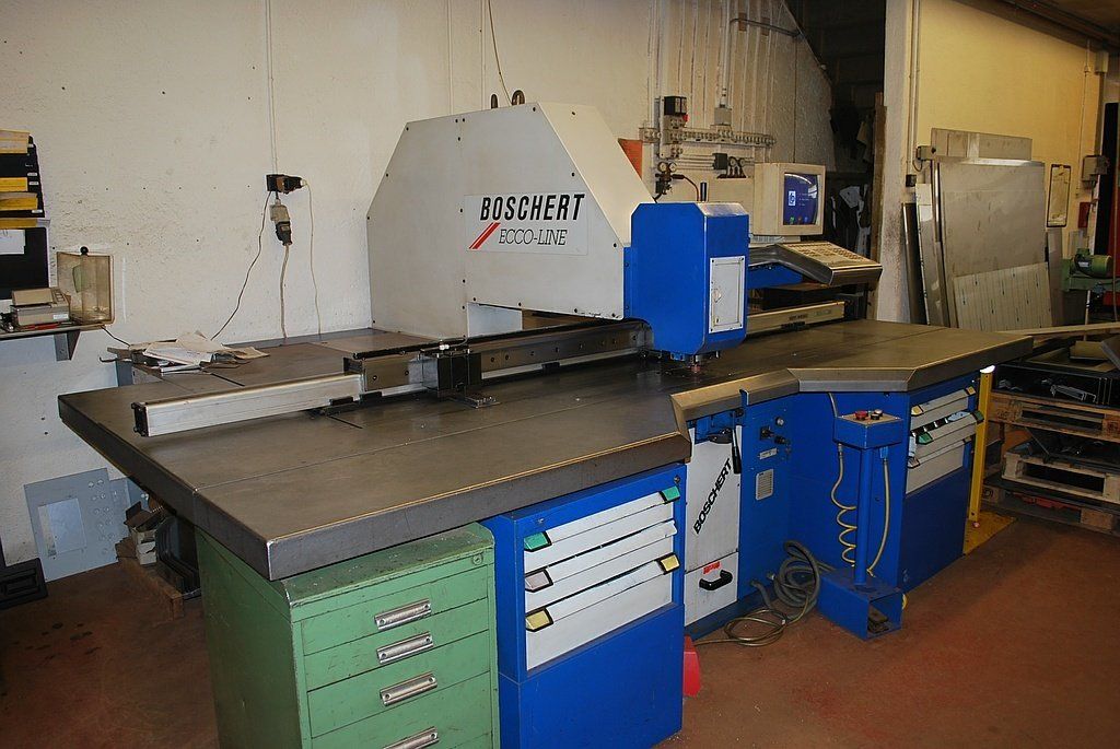 T.I.B. SA - spécialistes de la tôlerie - Poiçonneuse Boschert