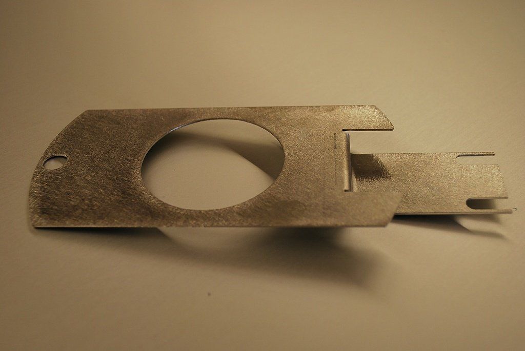 T.I.B. SA - spécialistes de la tôlerie - Pièce inox découpée