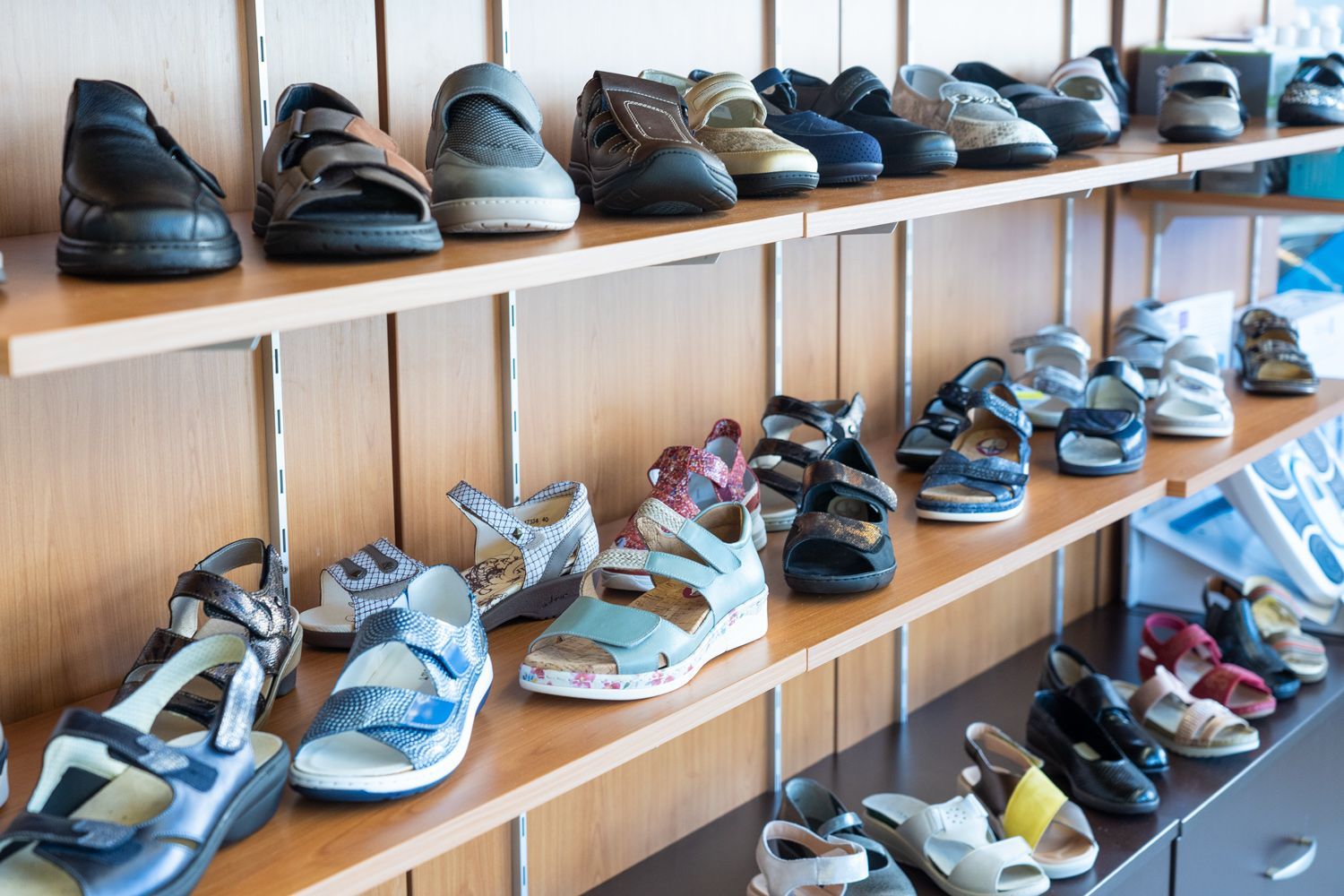 Étagères avec chaussures