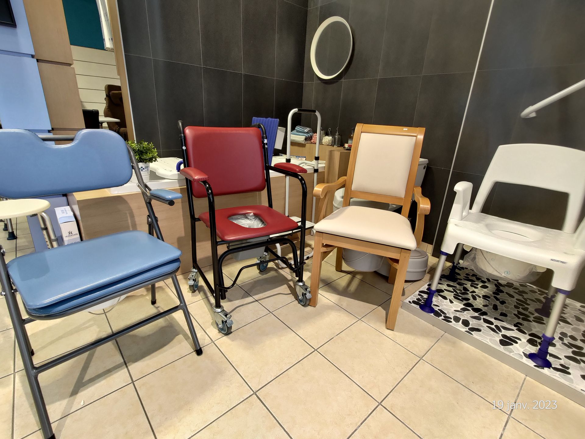 Chaises garde robe pour les personnes âgées