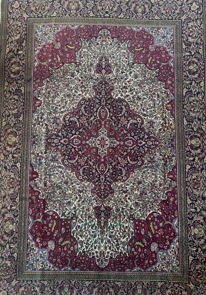 Tapis rouge persan XIXe en vente à La Maison du tapis d'Orient