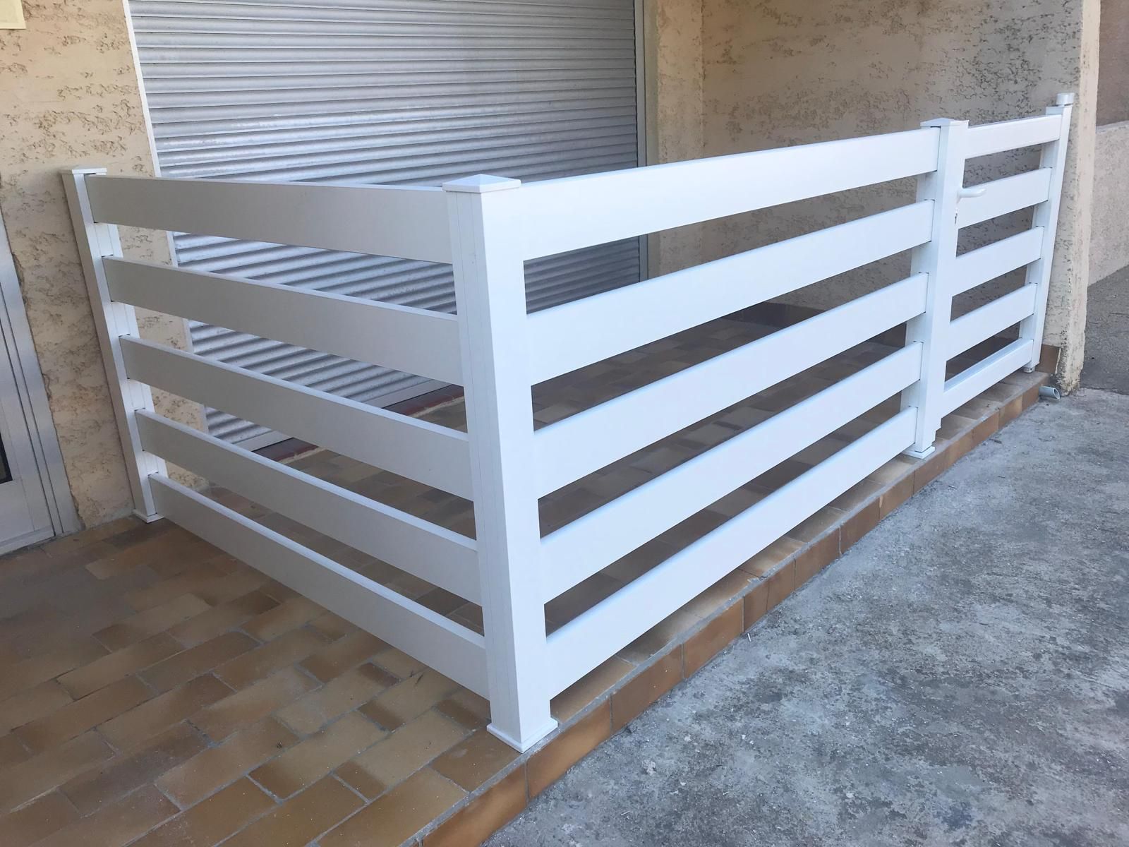 Délimitation, clôture devant maison