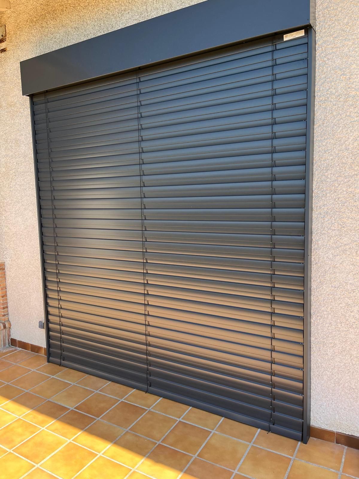Volet roulant fermé, protection anti-UV
