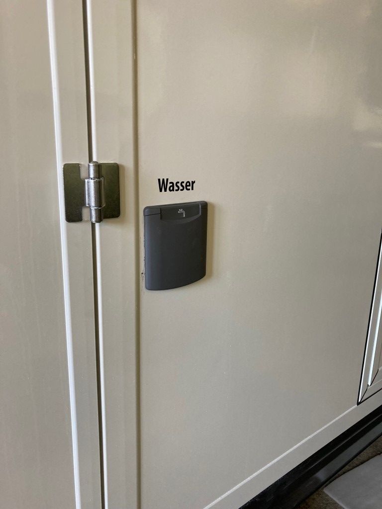 Garderobenwagen Wasseranschluss