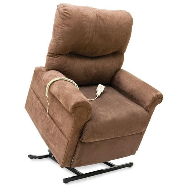 Fauteuil releveur inclinable marron avec dossier et accoudoirs rembourrés, avec des pieds métalliques noirs.
