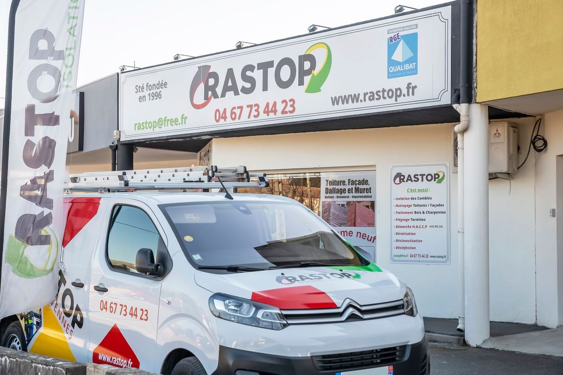 Devanture de la boutique Rastop et véhicule de l'entreprise