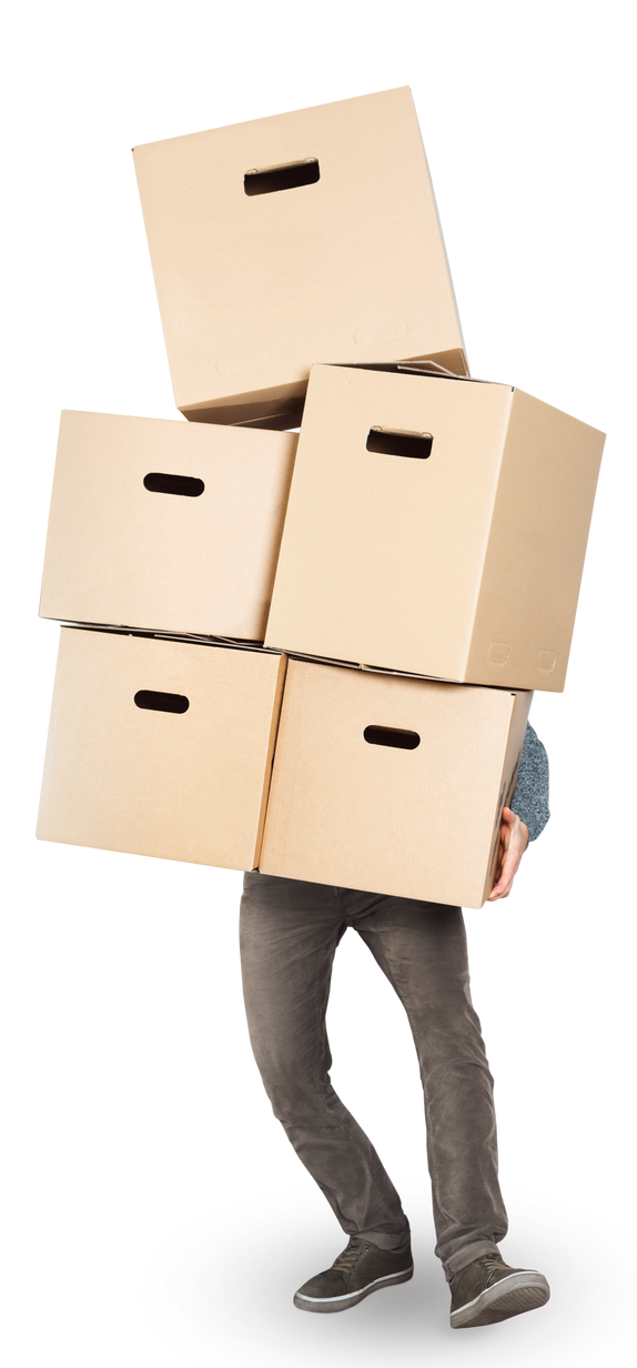 Une personne qui porte cinq cartons