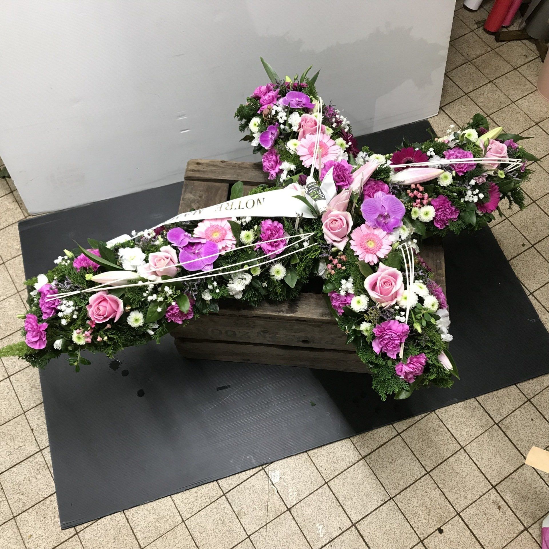 Gerbe fleurs croix violet