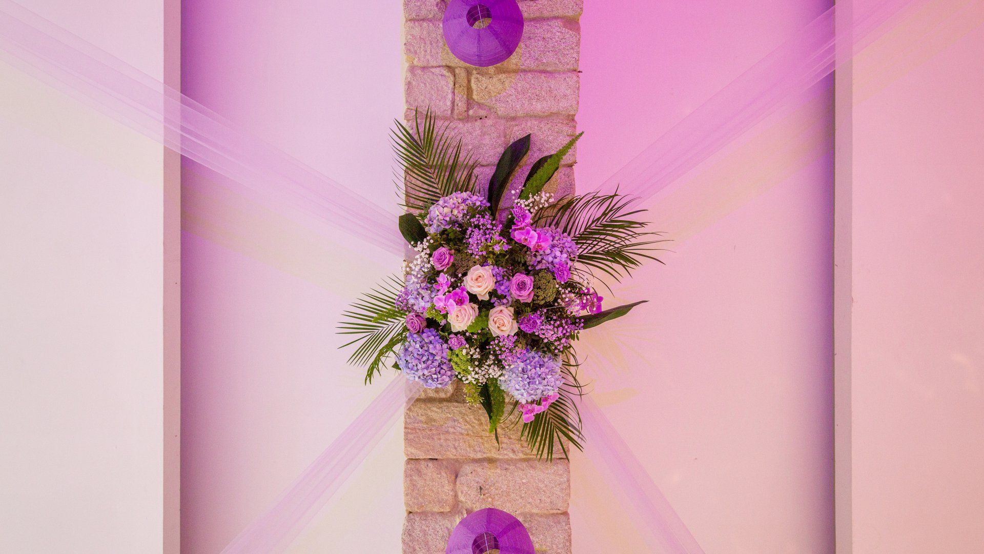 Décoration murale violet