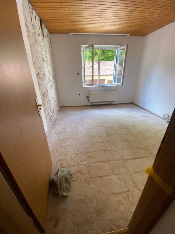 Bodenbelag von Amario Sanierung in Stuttgart vorher