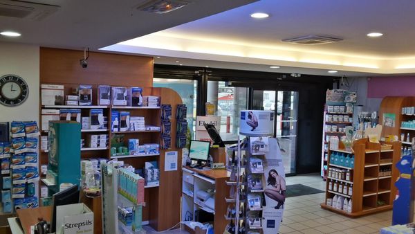 Espace Vente à la Pharmacie Champbertrand à Sens dans L'Yonne