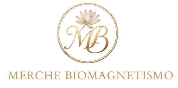 Logotipo floral dorado con el texto &ldquo;MB Merche&rdquo; y &ldquo;BIOMAGNETISMO&rdquo;.