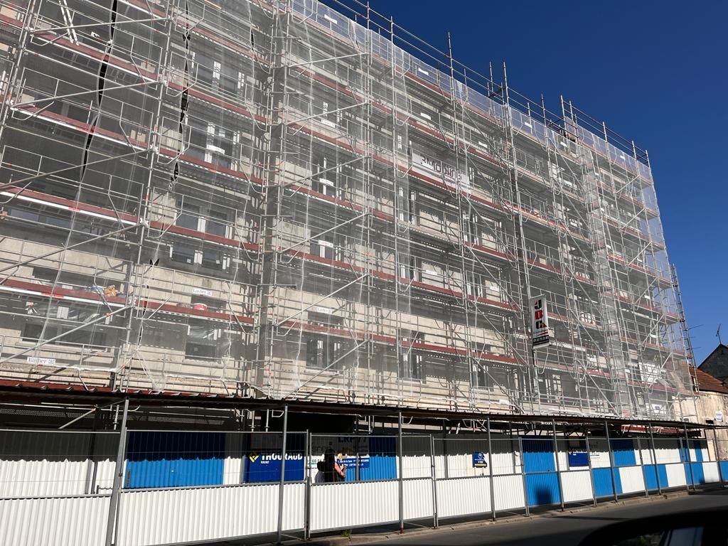 Échafaudage de façade sur maison