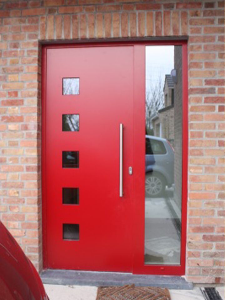 Porte d'entrée comportant une vitre